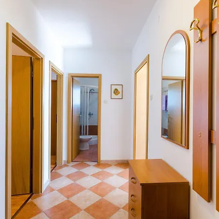 Helles Mit Traumhaften Meerblick, Grill Und Nur 500 Meter Zum Apartment Dramalj